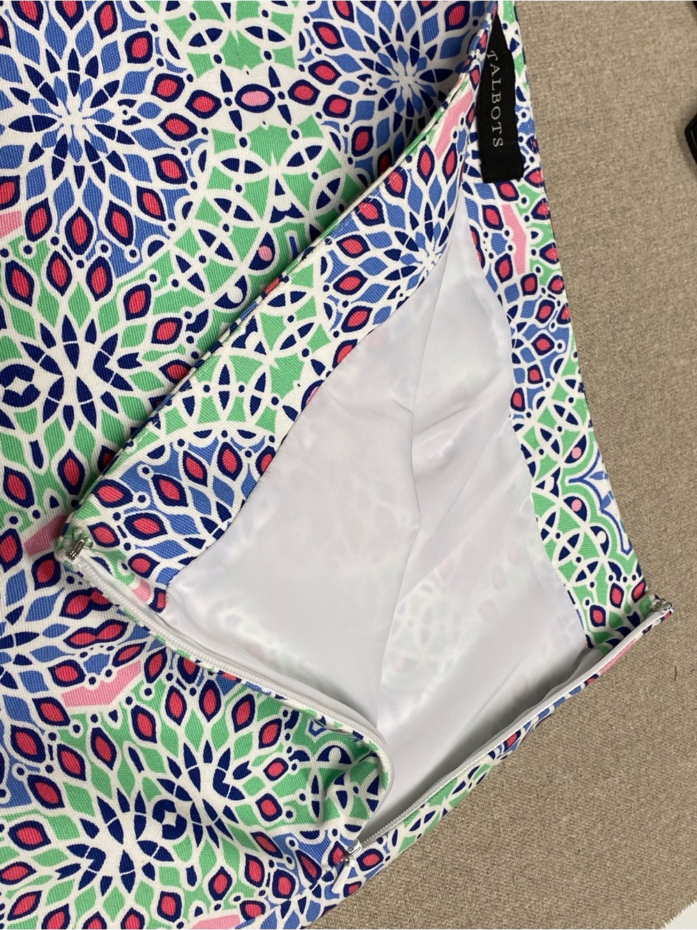 Talbots Printed A-Line Skirt with side zipper Size 12 - Picture 4 of 7
